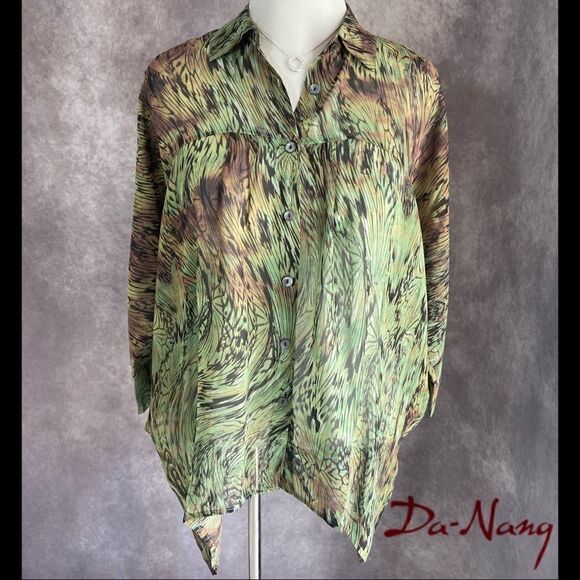 Da-Nang Collared Button Down 3/4 Sleeve Silk Top - Picture 1 of 13